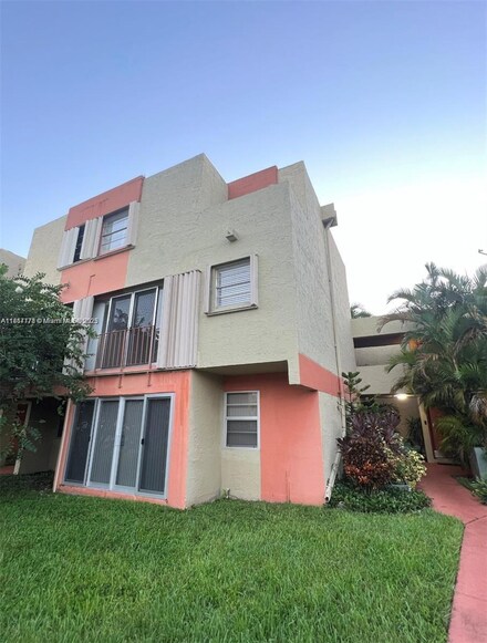 9321 SW 4th St Unit 209C, Miami, FL 33174
