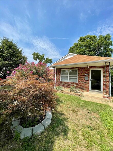 4069 Germania St, Saint Louis, MO 63116