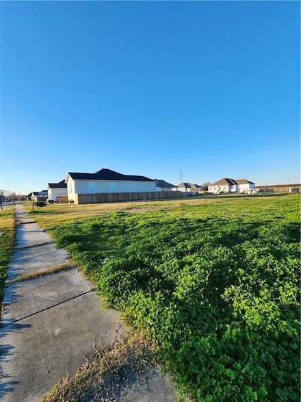 8329 Benjamin St, Chalmette, LA 70043