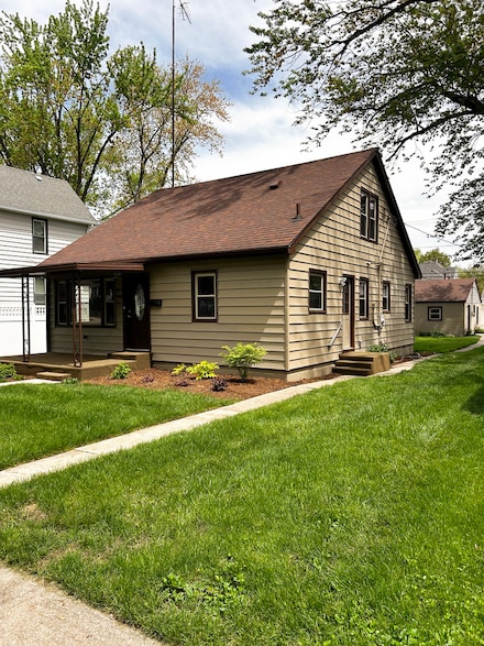 384 N Grand Ave, Bradley, IL 60915