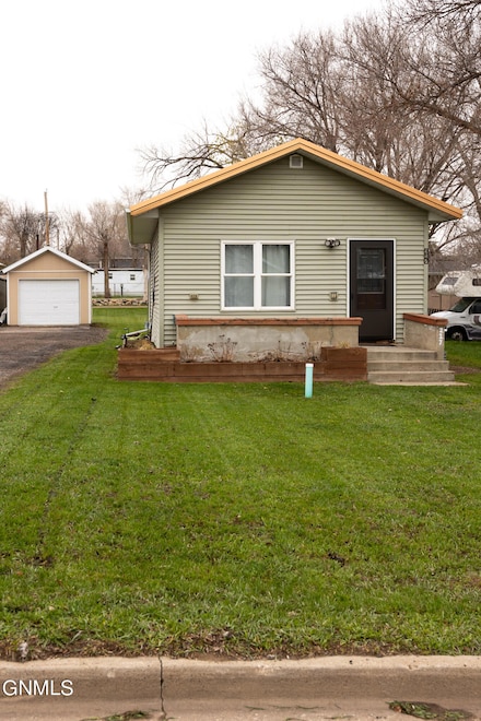 217 5th St NE, Watford City, ND 58854