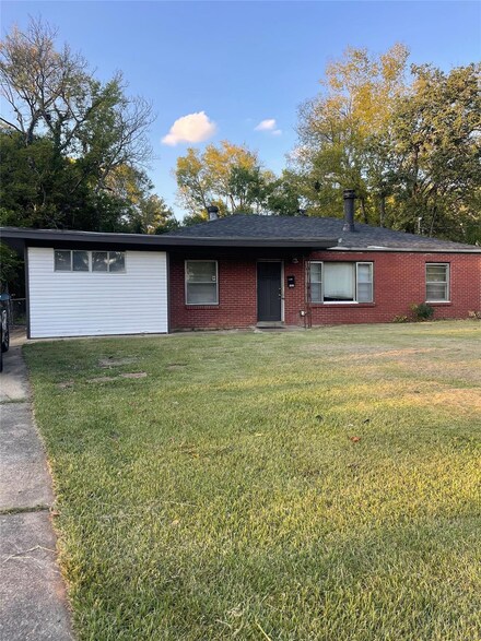 1227 E Audubon Rd, Montgomery, AL 36111
