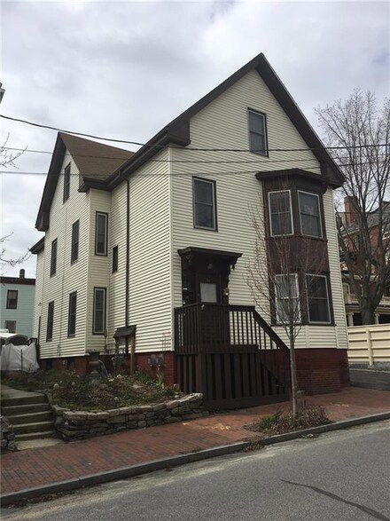 64 Brackett St, Portland, ME 04102