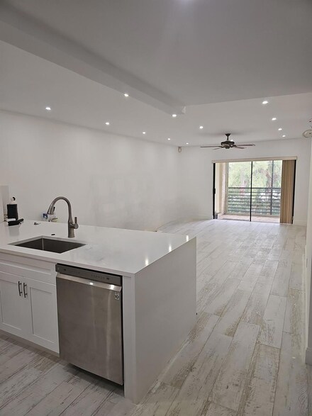 128 S Cypress Rd Unit 834, Pompano Beach, FL 33060