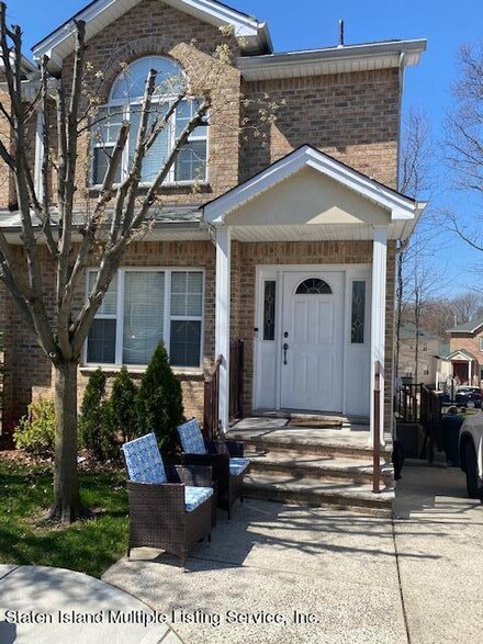 56 Santa Monica Ln, Staten Island, NY 10309