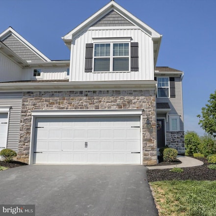 1554 Zestar Dr, Mechanicsburg, PA 17055