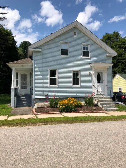 18 Mill St, Rochester, NH 03868