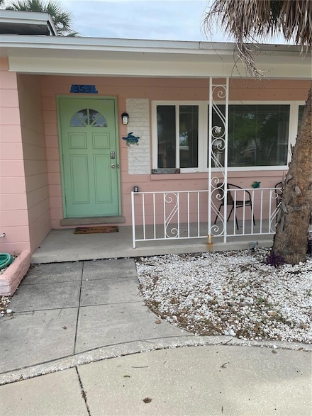 353 81st Ave, Saint Pete Beach, FL 33706