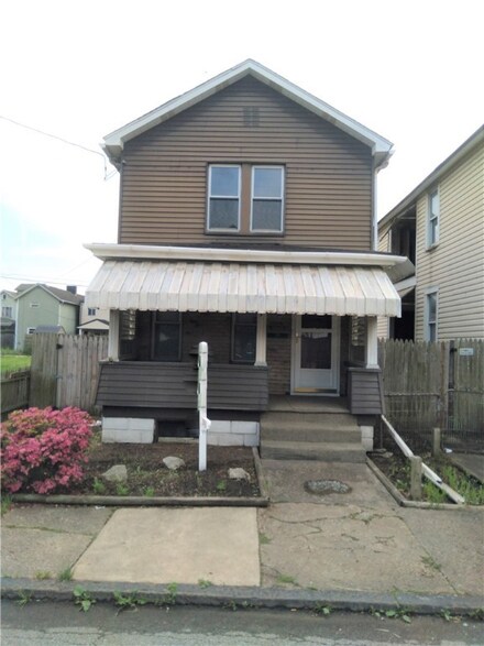 36 Walnut St, Natrona Heights, PA 15065
