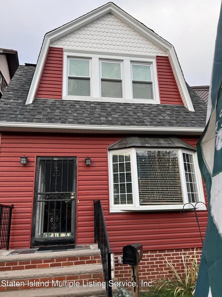 131 Palmer Ave, Staten Island, NY 10302