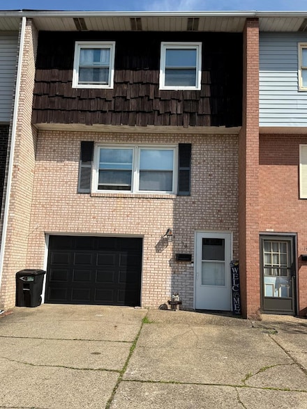 16 Owl Ct, Wheeling, WV 26003