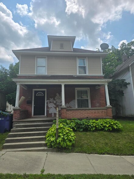 322 Quimby St NE, Grand Rapids, MI 49505