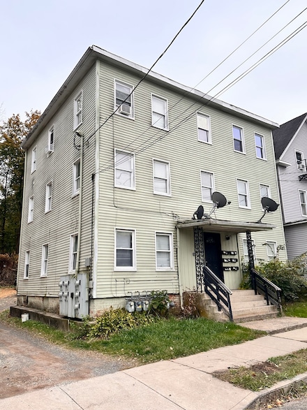 122 Willow St, Meriden, CT 06450