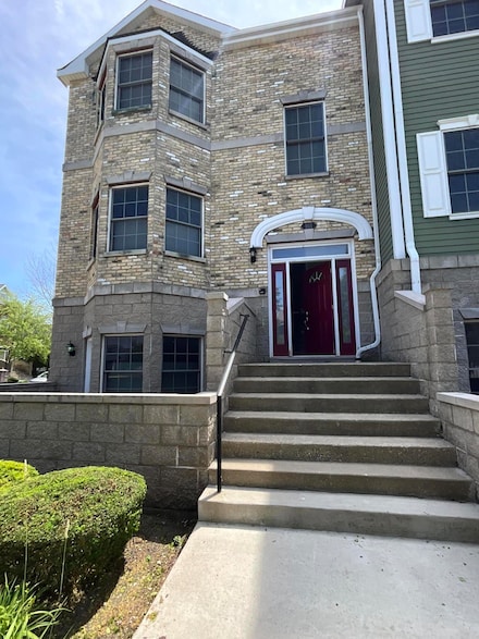 7918 Fredricksburg Ct Unit 101, Bristol, WI 53104