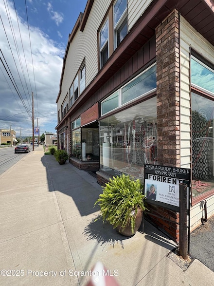 523 Main St, Peckville, PA 18452