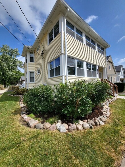 620 Bluff St, Waukegan, IL 60085