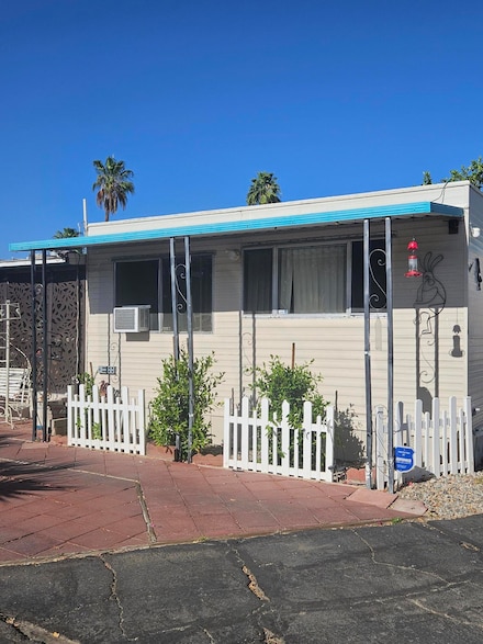 12 Mckinley St, Cathedral City, CA 92234
