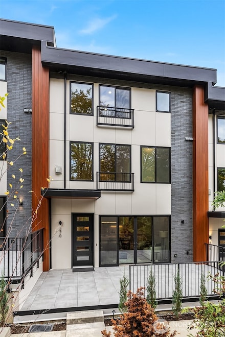 286 118th Ave SE, Bellevue, WA 98005