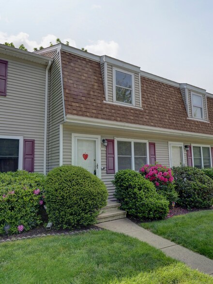 219 Brentwood Dr Unit 219, Wallingford, CT 06492