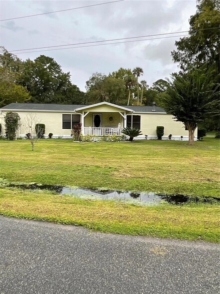 23702 Basin Dr, Astor, FL 32102