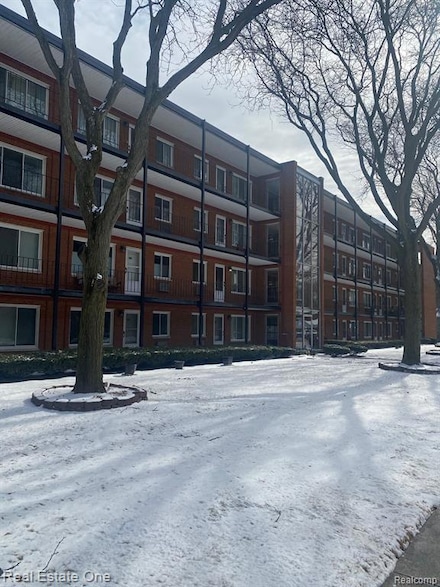 2915 W 13 Mile Rd Unit 104, Royal Oak, MI 48073
