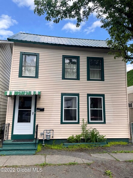 706 2nd Ave, Troy, NY 12182