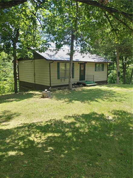 10106 Hickory Rd, Ozawkie, KS 66070