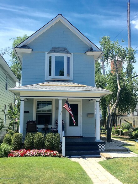 10 Buena Vista Ct, Allenhurst, NJ 07711