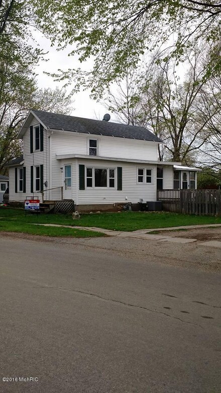 120 Palmer Ave, Colon, MI 49040