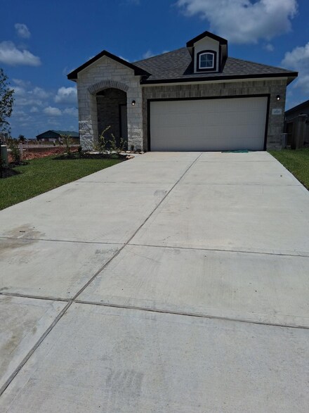 1539 Windrose Bend, Angleton, TX 77515