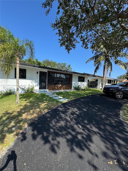421 SW 11th Ave, Hallandale Beach, FL 33009