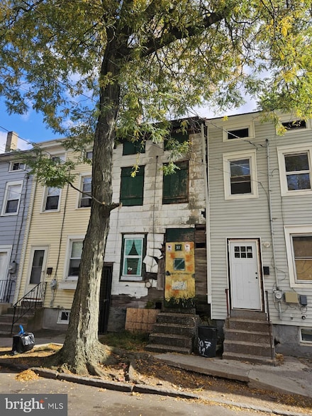 32 Seward Ave, Trenton, NJ 08609