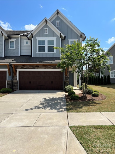 9735 Briarwick Ln, Charlotte, NC 28277