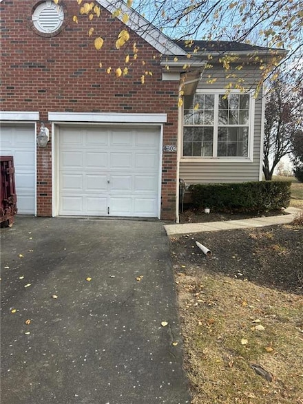 4302 Creek Rd, Allentown, PA 18104