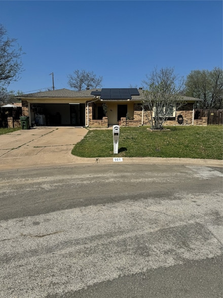 901 Freestone Ct, Arlington, TX 76017