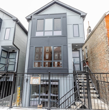2307 W 19th St Unit 3, Chicago, IL 60608