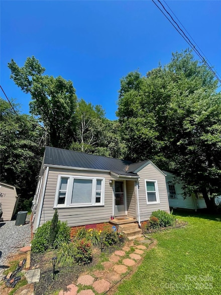 106 Peacock Ave, Lexington, NC 27292