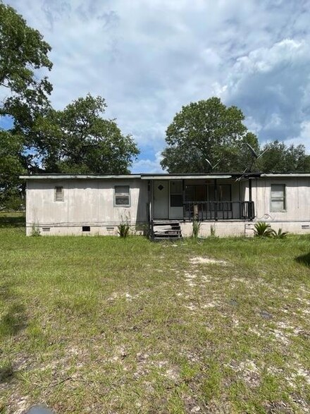 5878 Yellow Bluff Rd, Blackshear, GA 31516