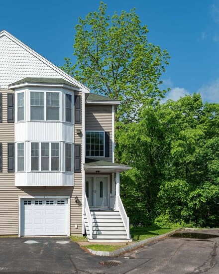 4 Frances Dr, Dover, NH 03820