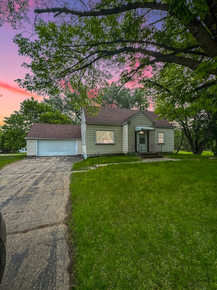 N140 West Dr, Menominee, MI 49858