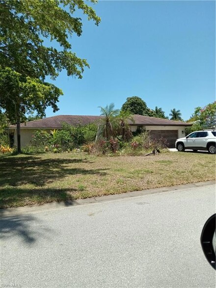 272 Forest Hills Blvd, Naples, FL 34113