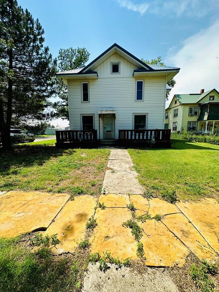502 N 2nd St, Lincoln, KS 67455