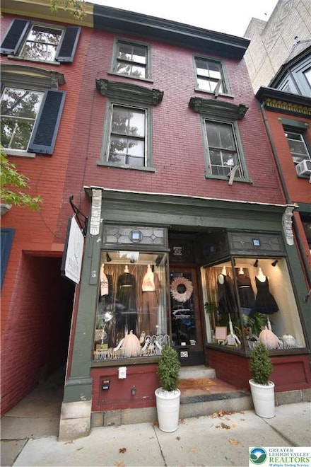 65 N 4th St, Easton, PA 18042