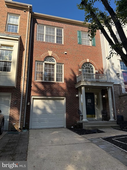 6634 Frost Lake Ln, Alexandria, VA 22315