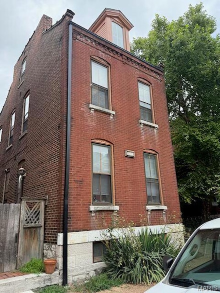 2209 Menard St, Saint Louis, MO 63104