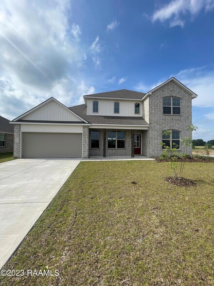 7002 Acacia Lake Dr, Maurice, LA 70555