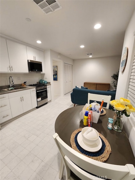 6989 N Curtis Ln, San Bernardino, CA 92407