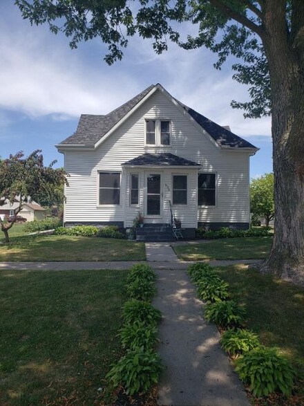 606 7th St, Durant, IA 52747