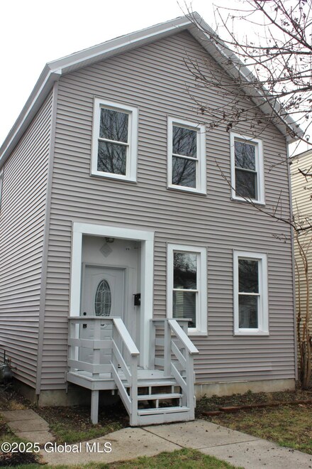 447 6th Ave, Troy, NY 12182