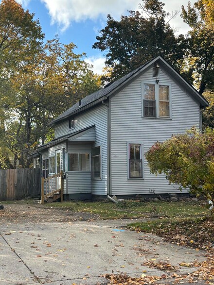 719 Woodward Ave, Kalamazoo, MI 49007